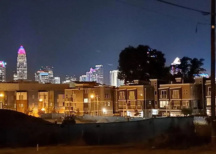 Suite 4, Sleep 6, Walk To Attractions In Uptown