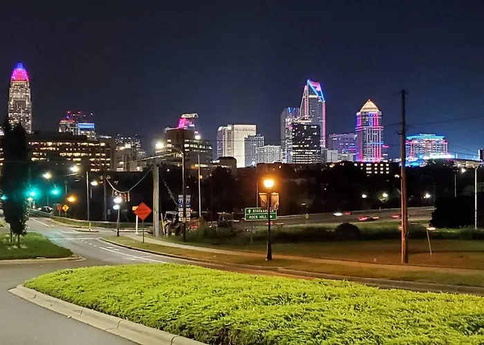 Suite 4, Sleep 6, Walk To Attractions In Uptown