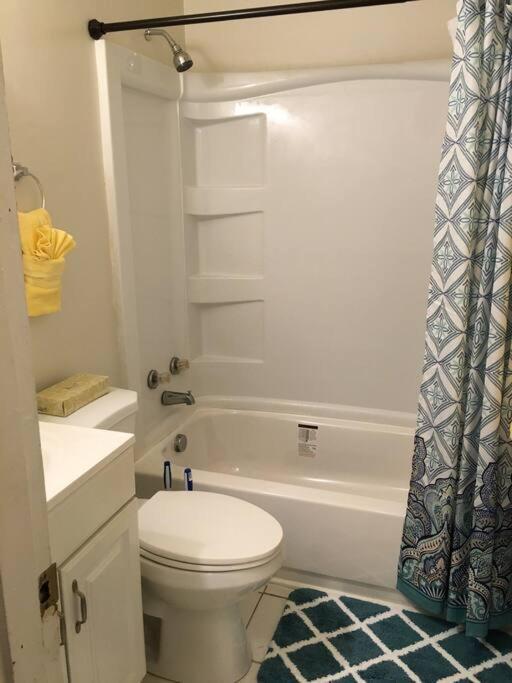 Apartment 4, Sleep 6, Walk To Attractions In Uptown