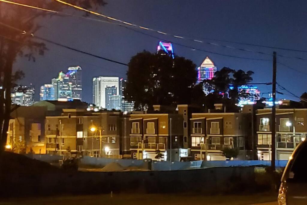 4, Sleep 6, Walk To Attractions In Uptown Apartment