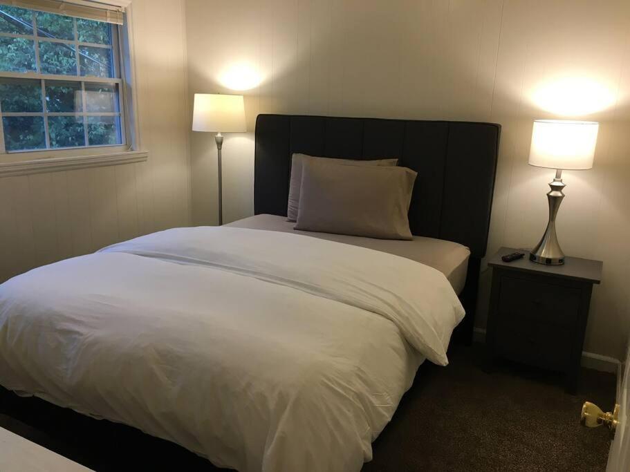 Apartment 4, Sleep 6, Walk To Attractions In Uptown